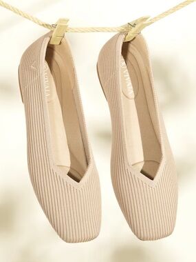 Vivaia square toe flats